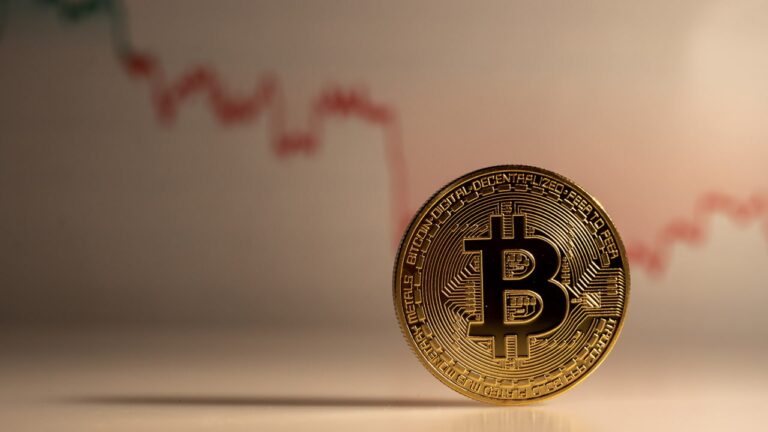 Should You Invest in Bitcoin Now? Profitability and Risk Analysis