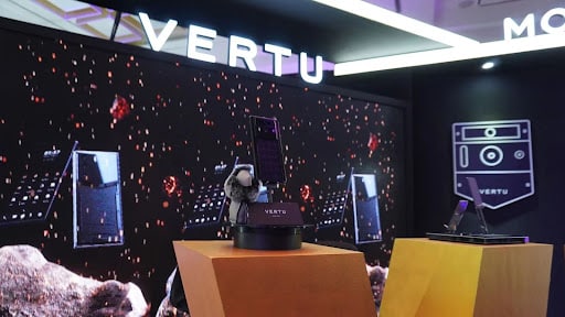 VERTU Unveils Next-Generation WEB3 Phone at TOKEN 2049