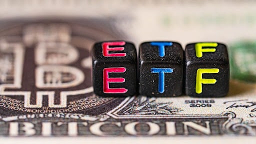 Vanguard Pulls Back from Bitcoin Futures ETFs; Quant and Borroe Finance Touted as Top 2024 Investments