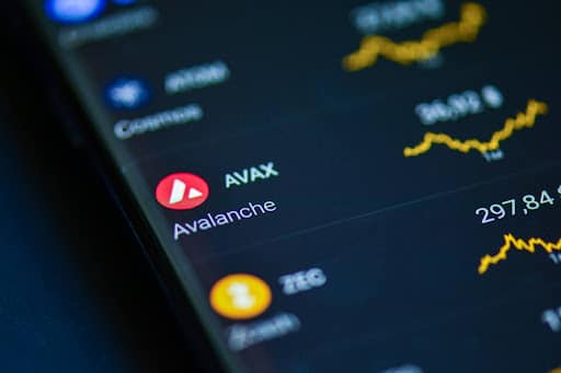 As Avalanche and Polkadot Innovate in DeFi, NuggetRush Breaks New Ground in P2E Presale Success